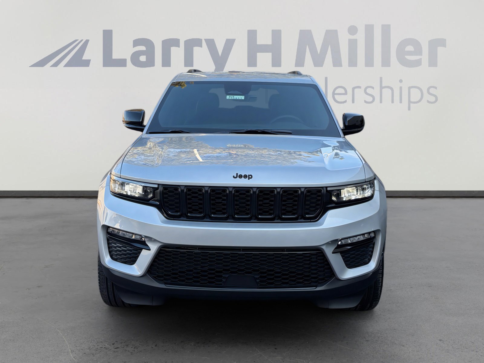 New 2025 Jeep Grand Cherokee Limited w/ Black Appearance Package image 8