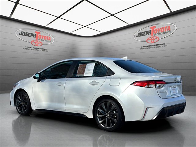 Certified 2025 Toyota Corolla SE image 3