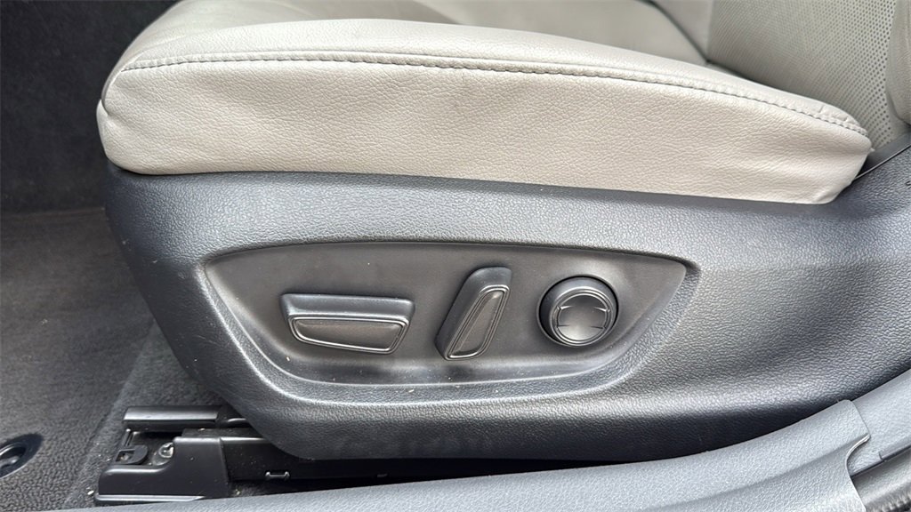 Used 2023 Toyota Camry XLE image 13