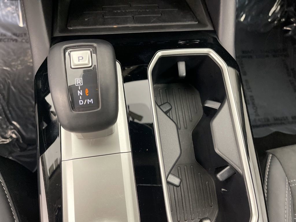 Used 2025 Mitsubishi Outlander SE image 14