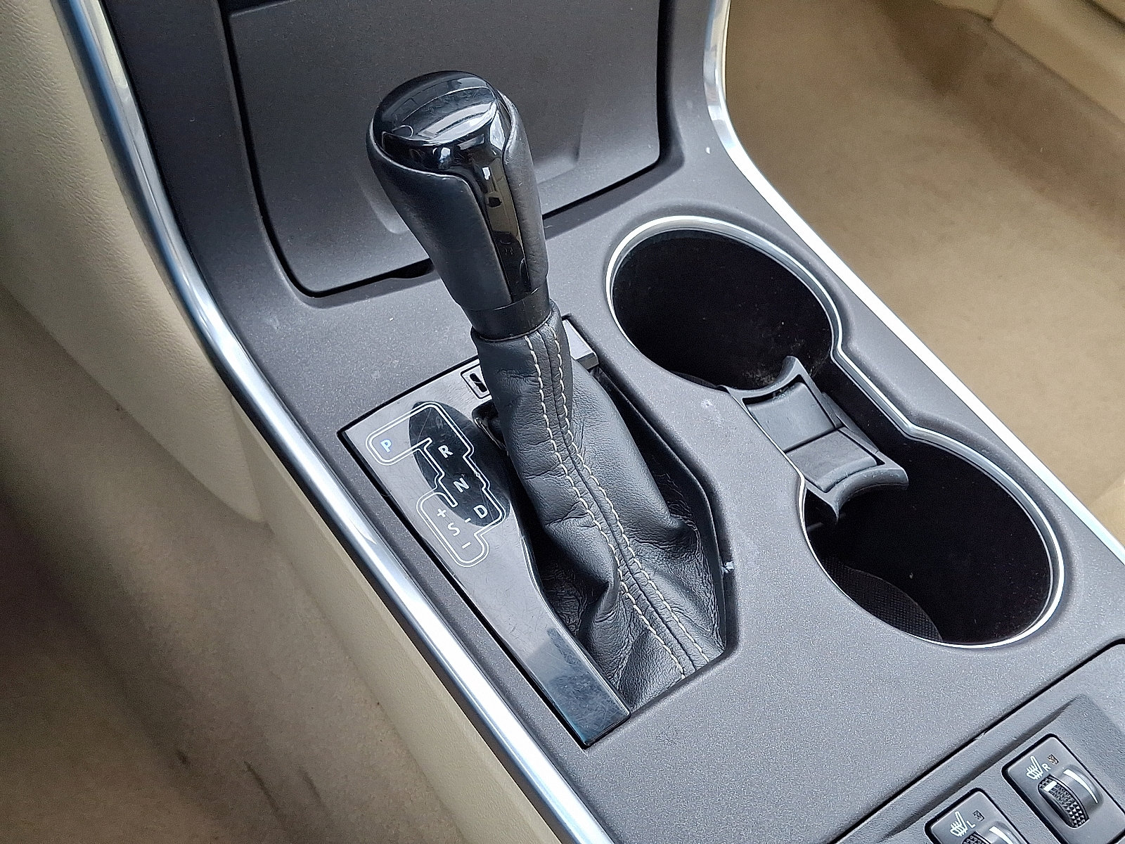 Used 2015 Toyota Camry XLE w/ Moonroof Package FWD image 16