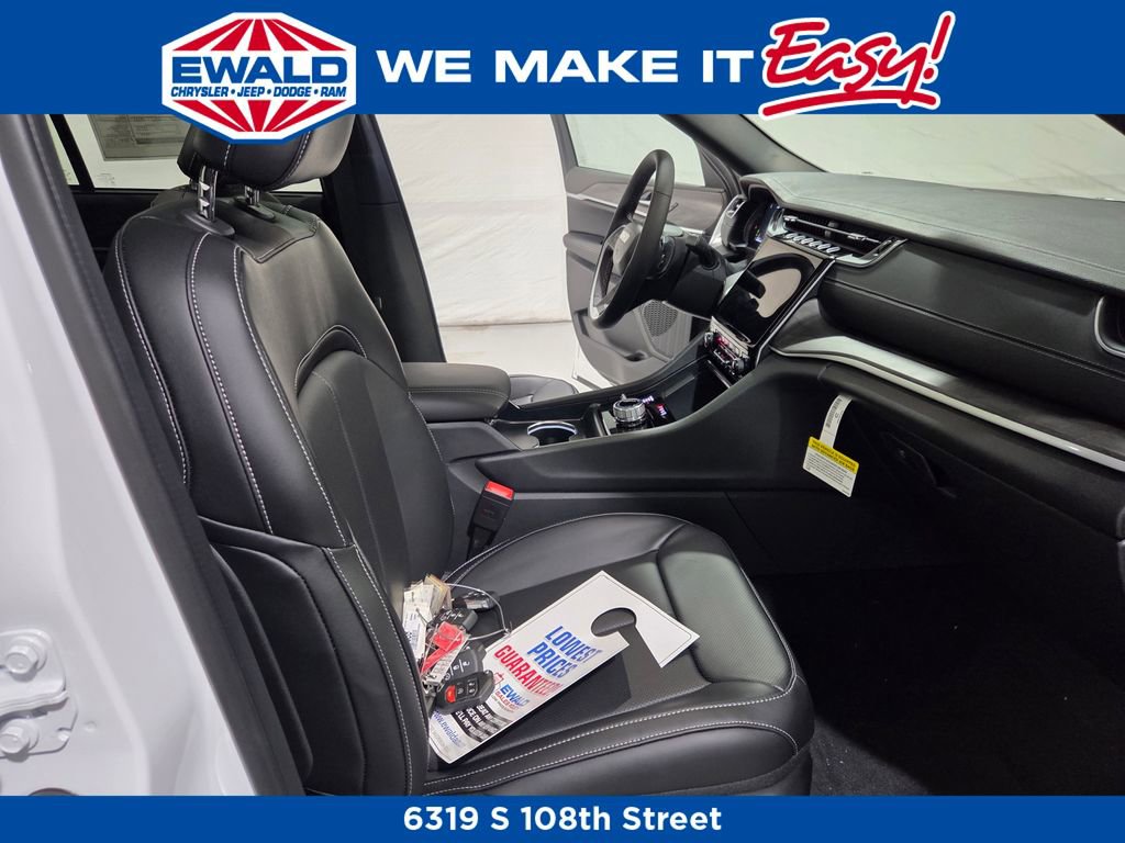 New 2025 Jeep Grand Cherokee Limited w/ Luxury Tech Group II image 8