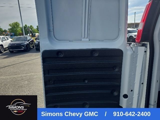 Used 2025 GMC Savana 3500 RWD image 28