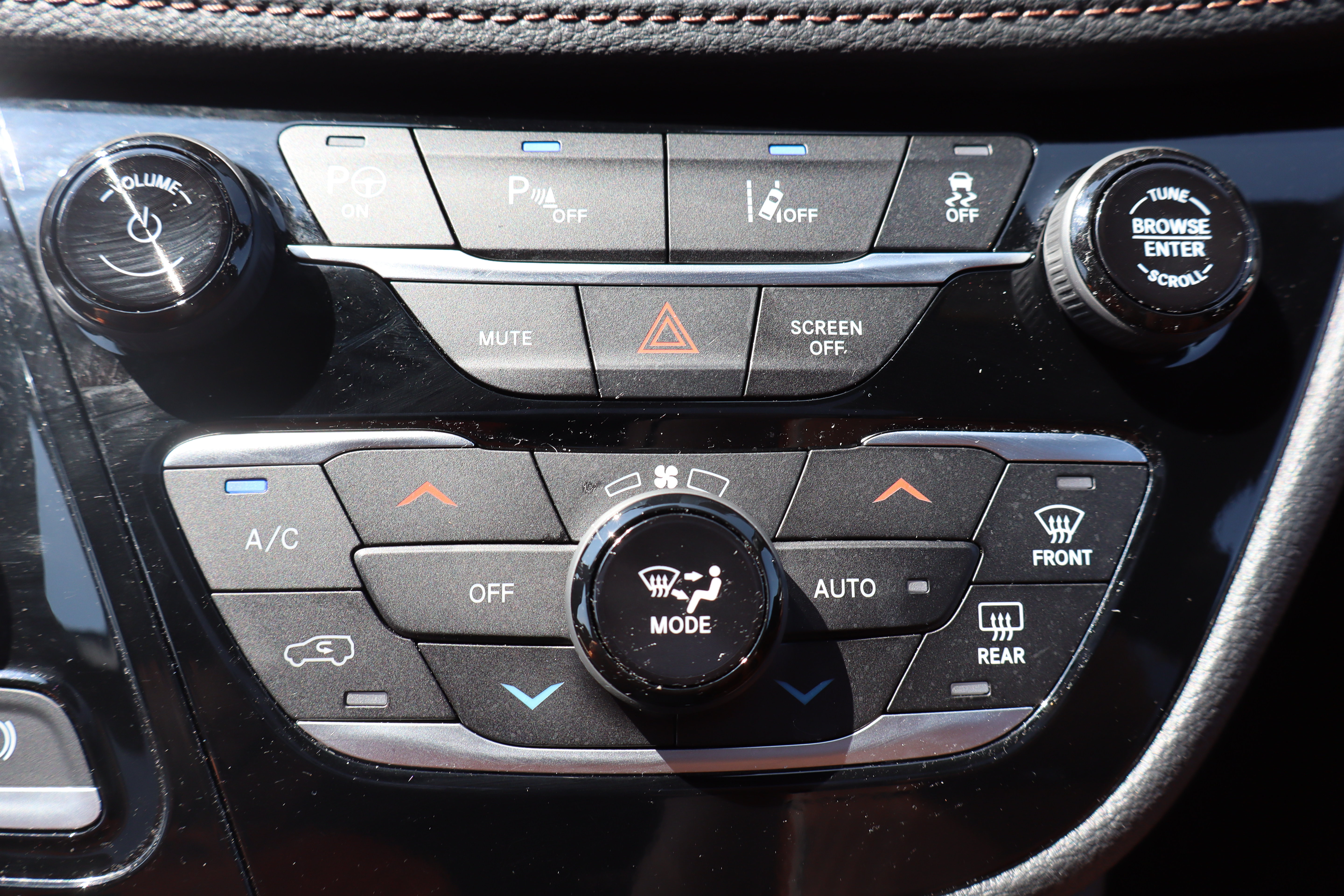 Used 2025 Chrysler Pacifica Pinnacle FWD image 25
