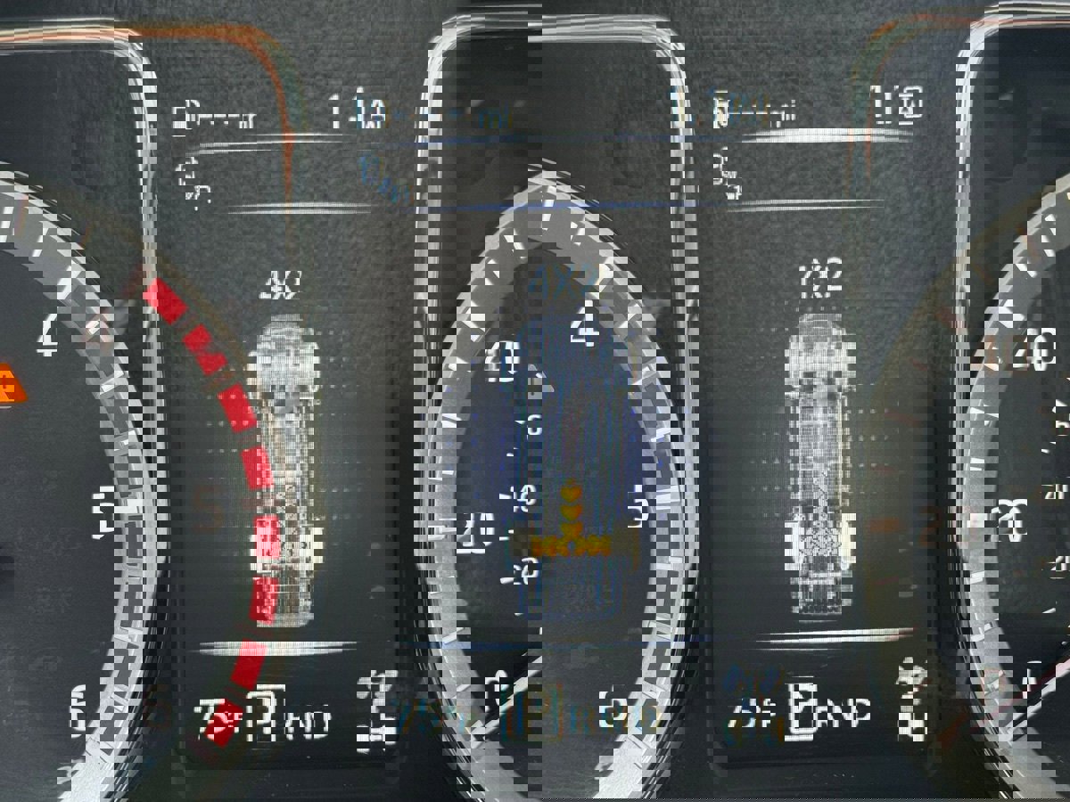 Used 2017 Nissan Titan SL image 25