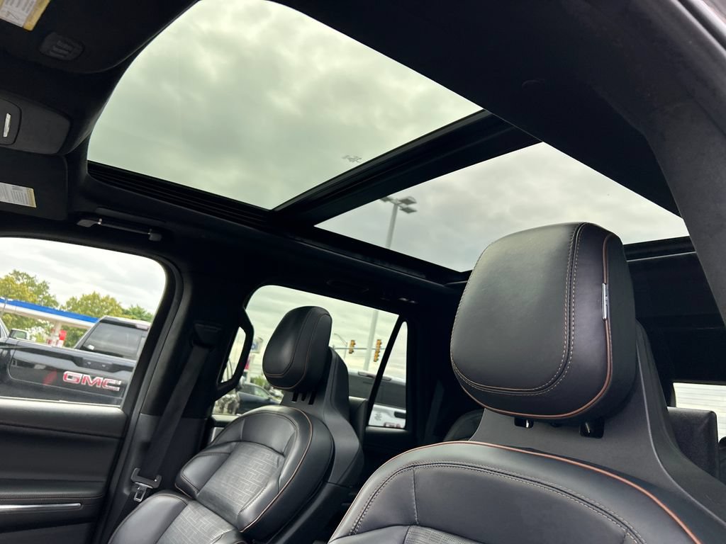 Used 2025 Lincoln Navigator Black Label AWD/4WD image 30