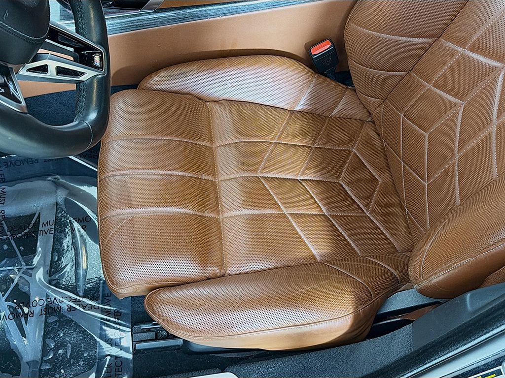 Used 2023 BMW 760i xDrive w/ Executive Package image 27