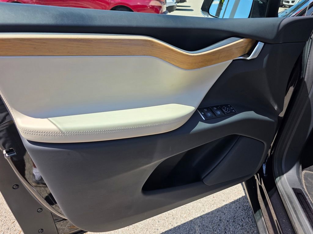 Used 2018 Tesla Model X 75D AWD/4WD image 13