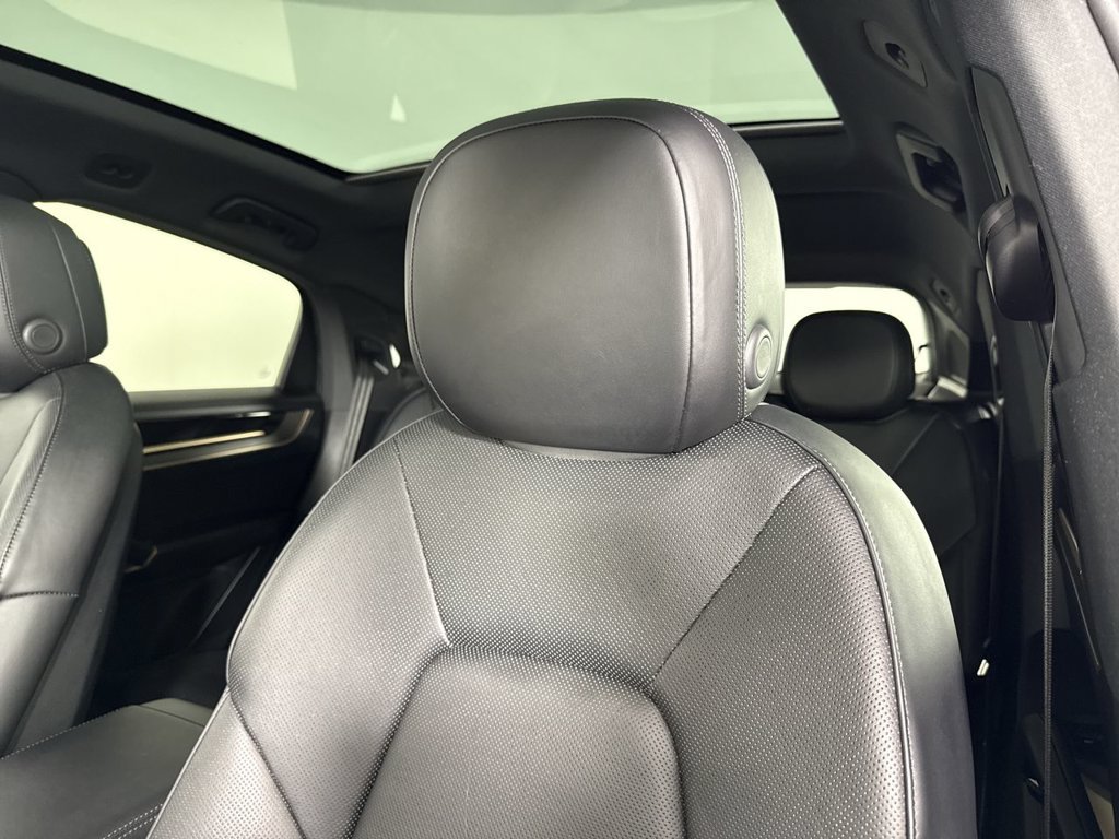 Certified 2024 Porsche Cayenne Coupe w/ Premium Package Plus AWD/4WD image 40