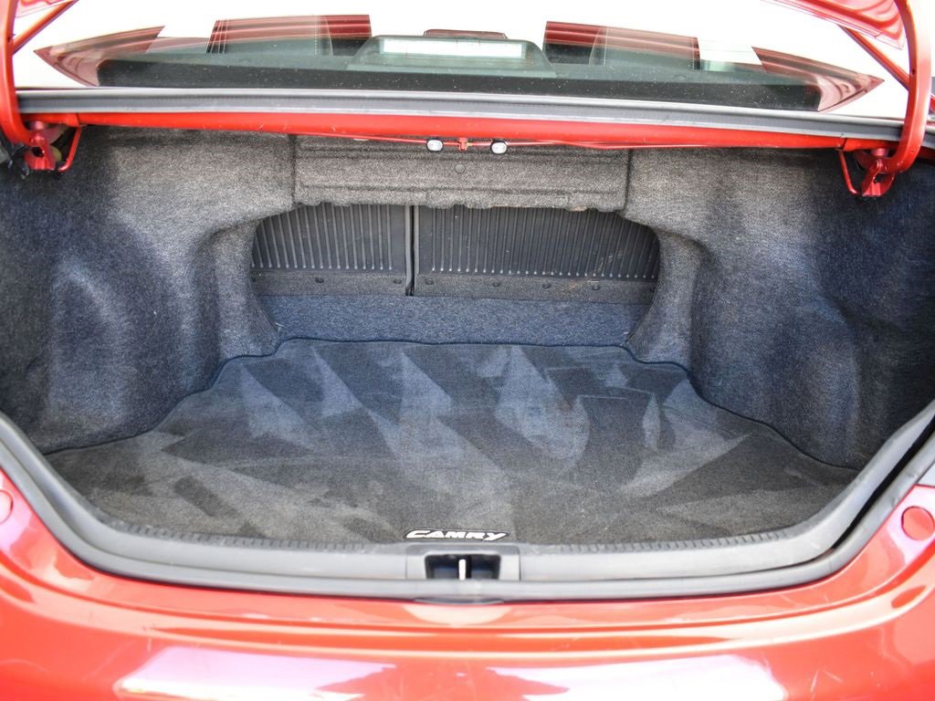 Used 2013 Toyota Camry SE image 25