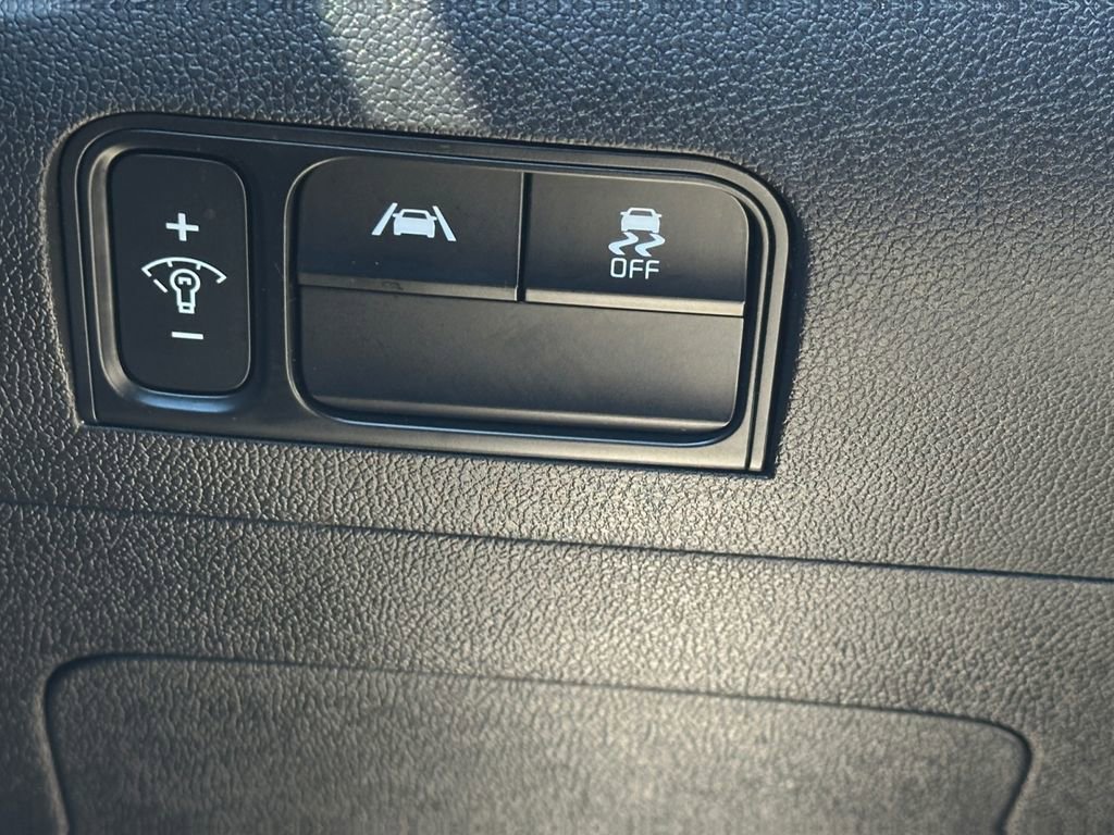 Used 2022 Kia Sorento LX image 18