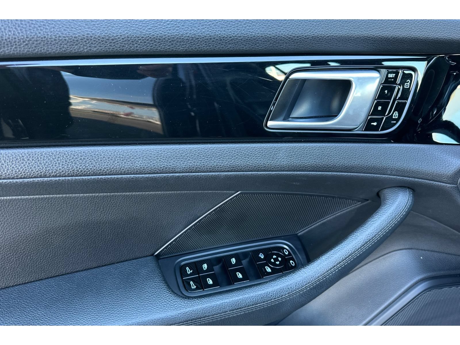 Used 2019 Porsche Panamera 4 AWD/4WD image 11