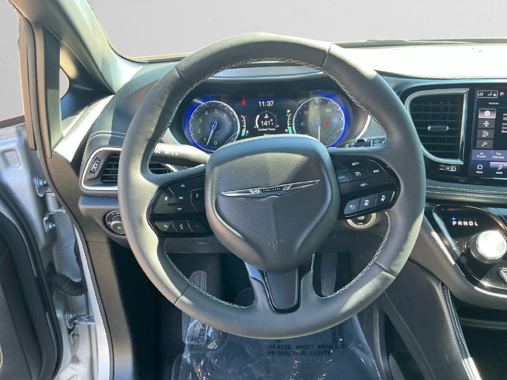 Used 2026 Chrysler Pacifica Limited w/ S Appearance Package FWD image 12