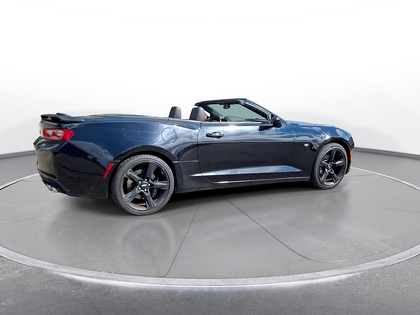 Used 2016 Chevrolet Camaro SS RWD image 8
