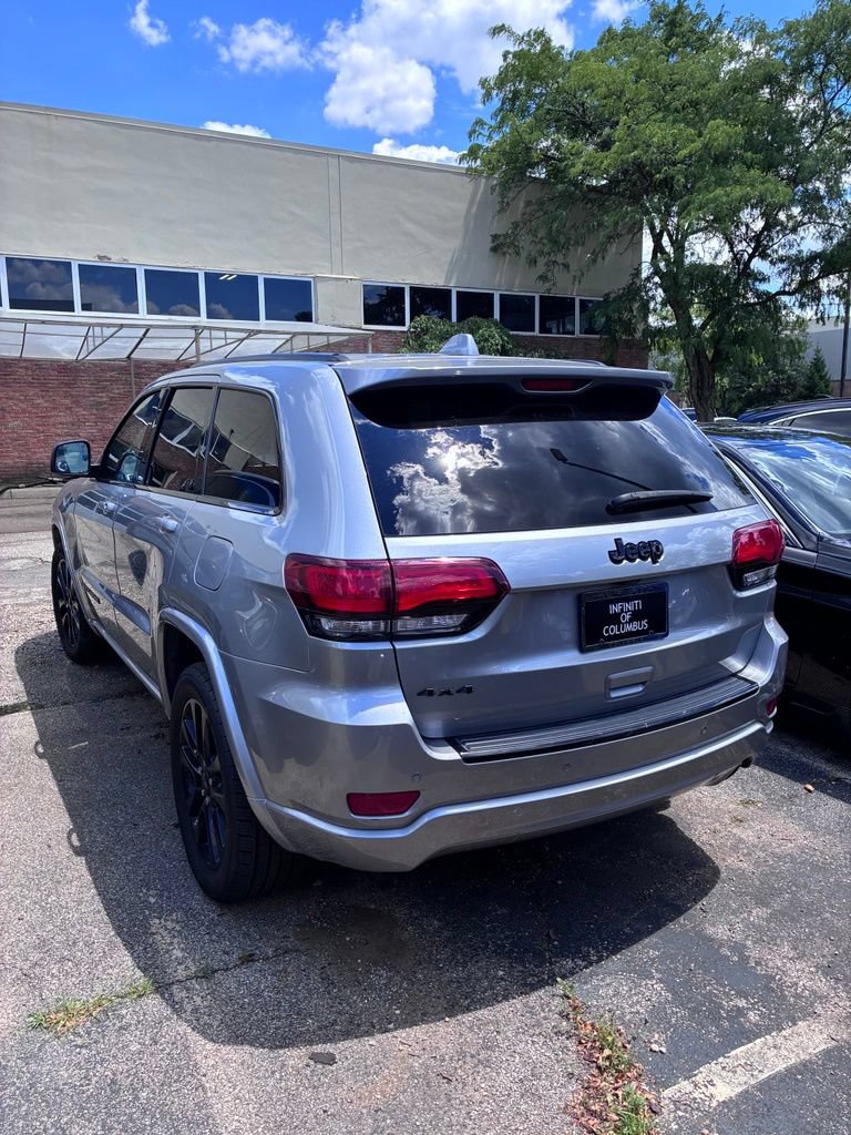 Used 2018 Jeep Grand Cherokee Altitude AWD/4WD image 3