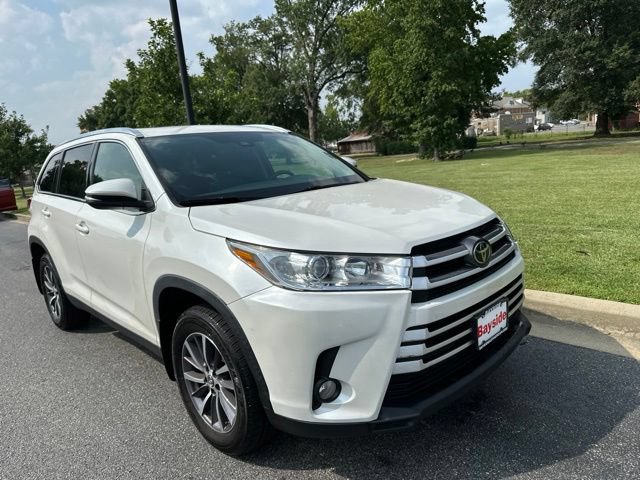 Used 2019 Toyota Highlander XLE AWD/4WD image 27