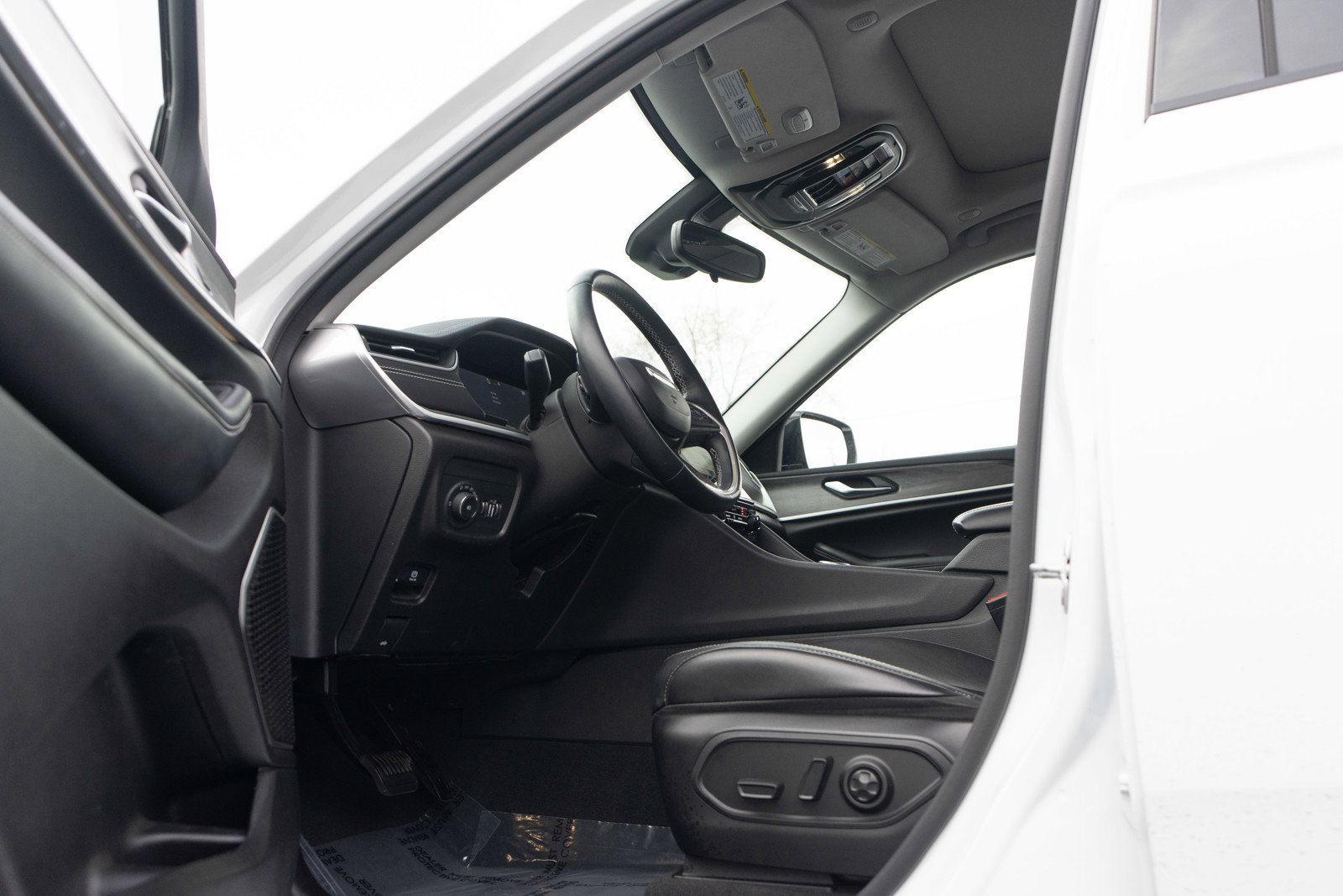 Used 2022 Jeep Grand Cherokee Limited image 11