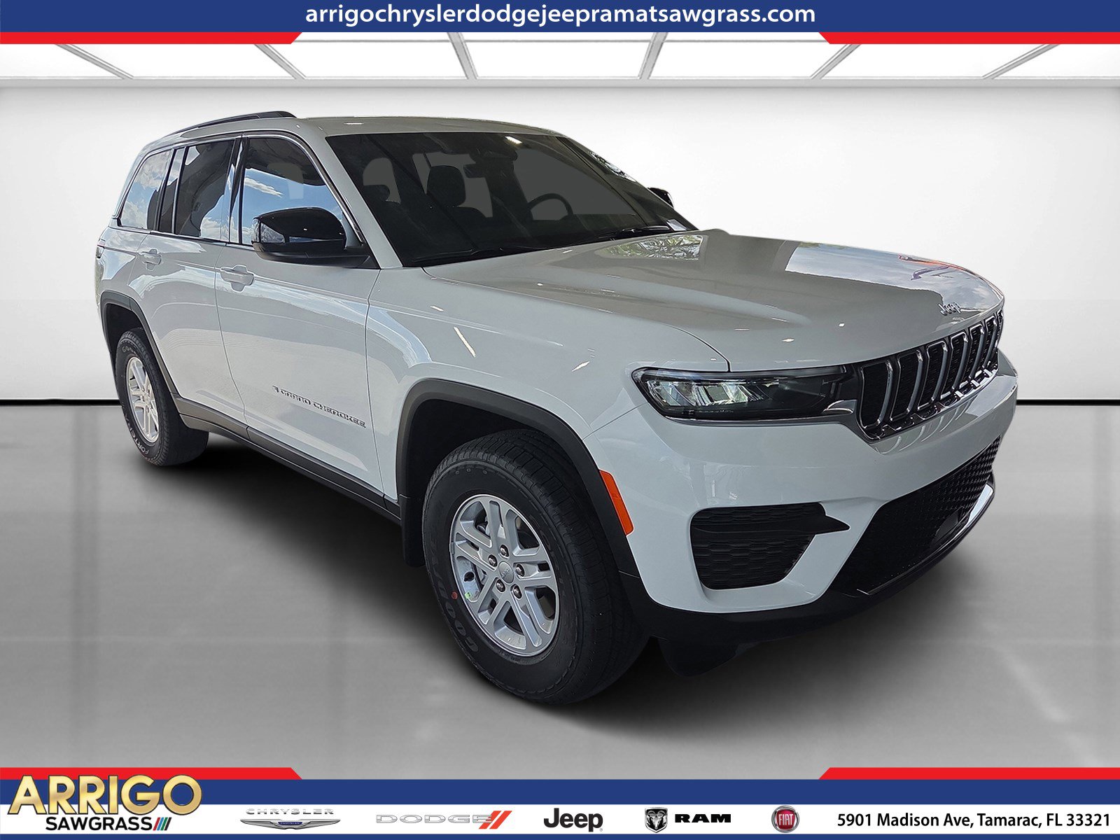 New 2025 Jeep Grand Cherokee Laredo w/ MOPAR Finishing Package RWD image 1