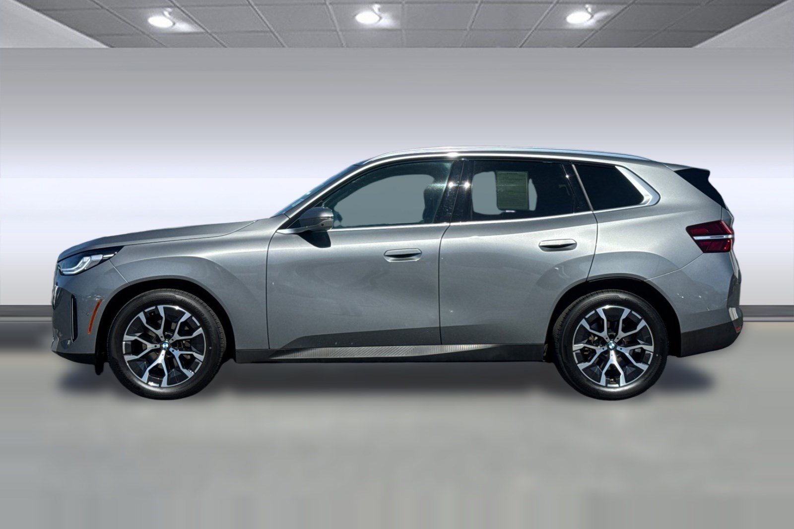 Used 2026 BMW X3 xDrive30i w/ Premium Package AWD/4WD image 2