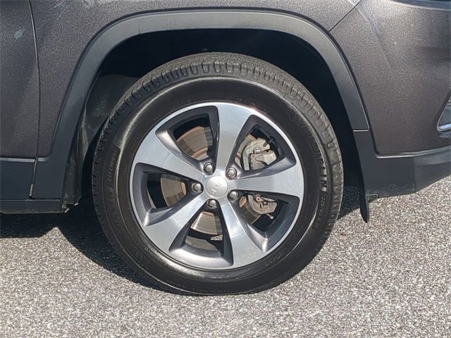 Used 2020 Jeep Cherokee Limited image 12