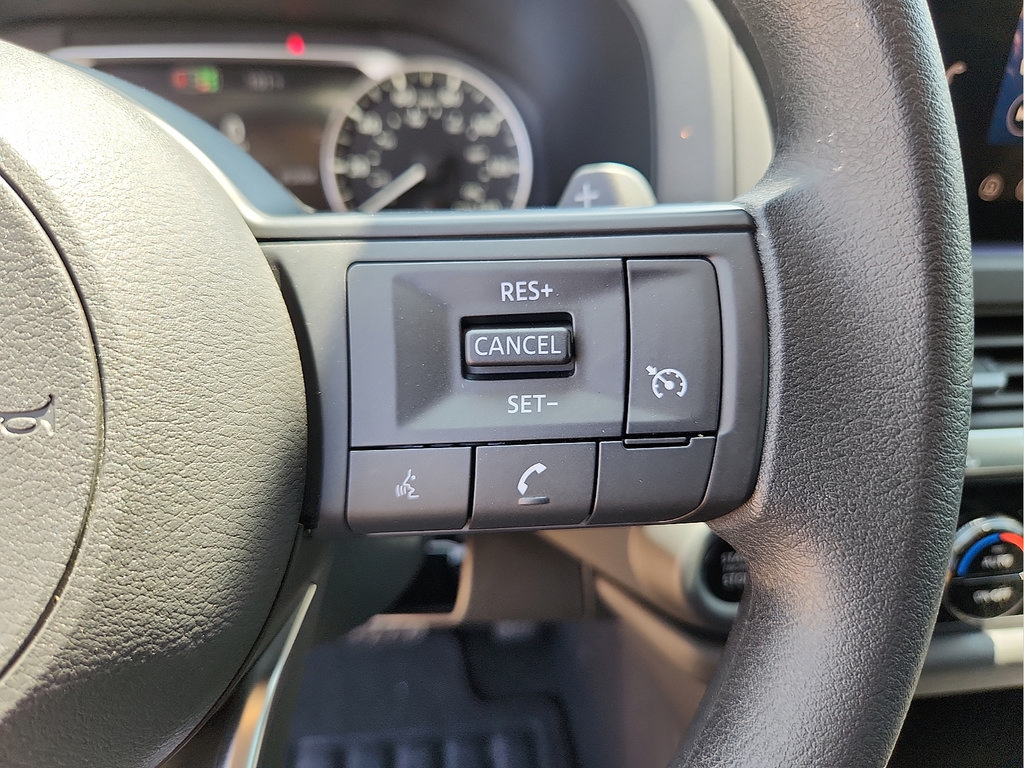 Used 2026 Nissan Pathfinder S FWD image 18