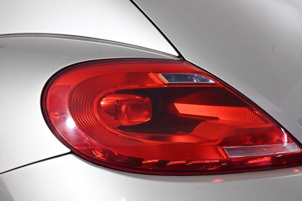 Used 2013 Volkswagen Beetle TDI FWD image 5