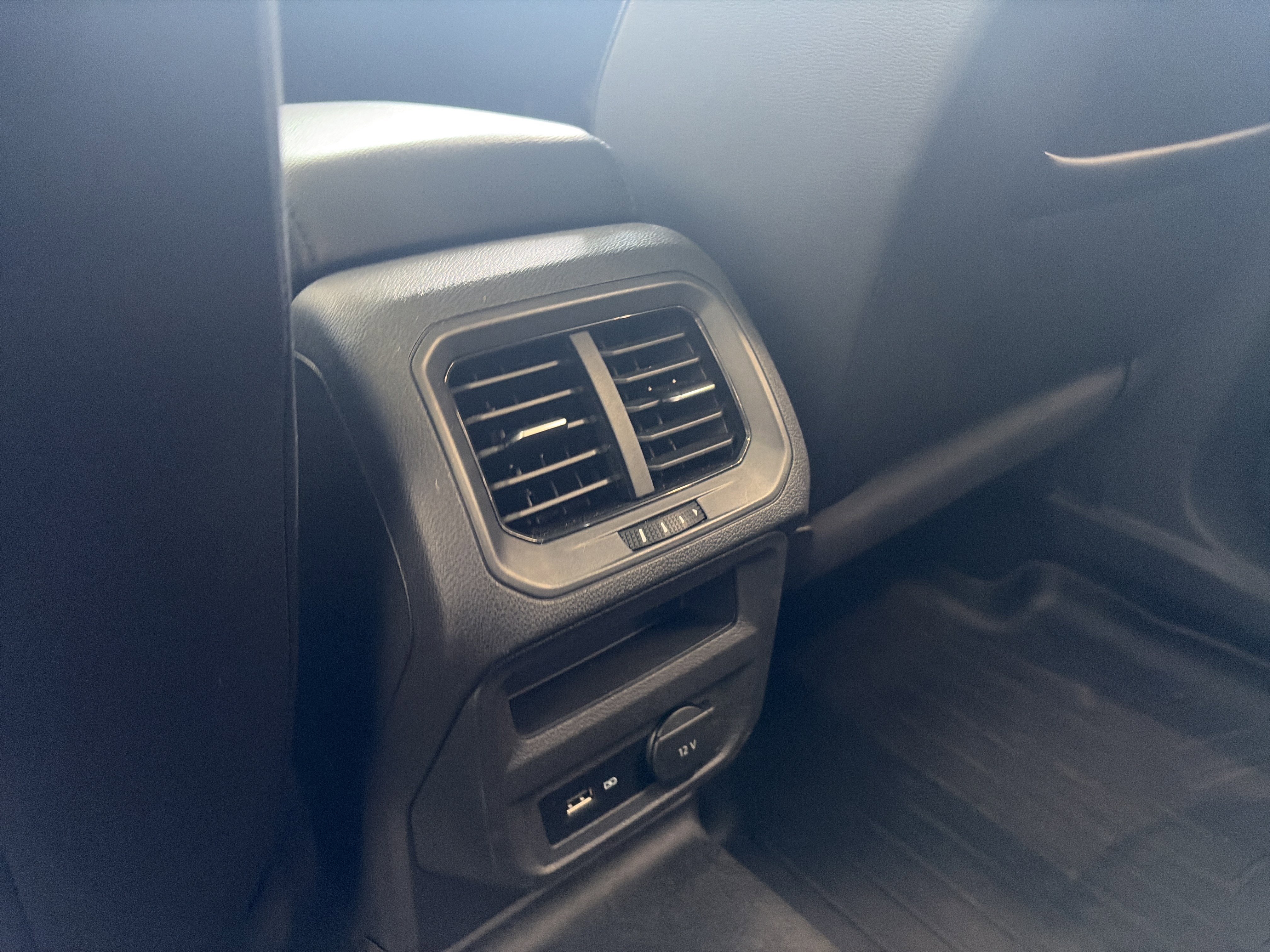 Used 2019 Volkswagen Tiguan SEL AWD/4WD image 24