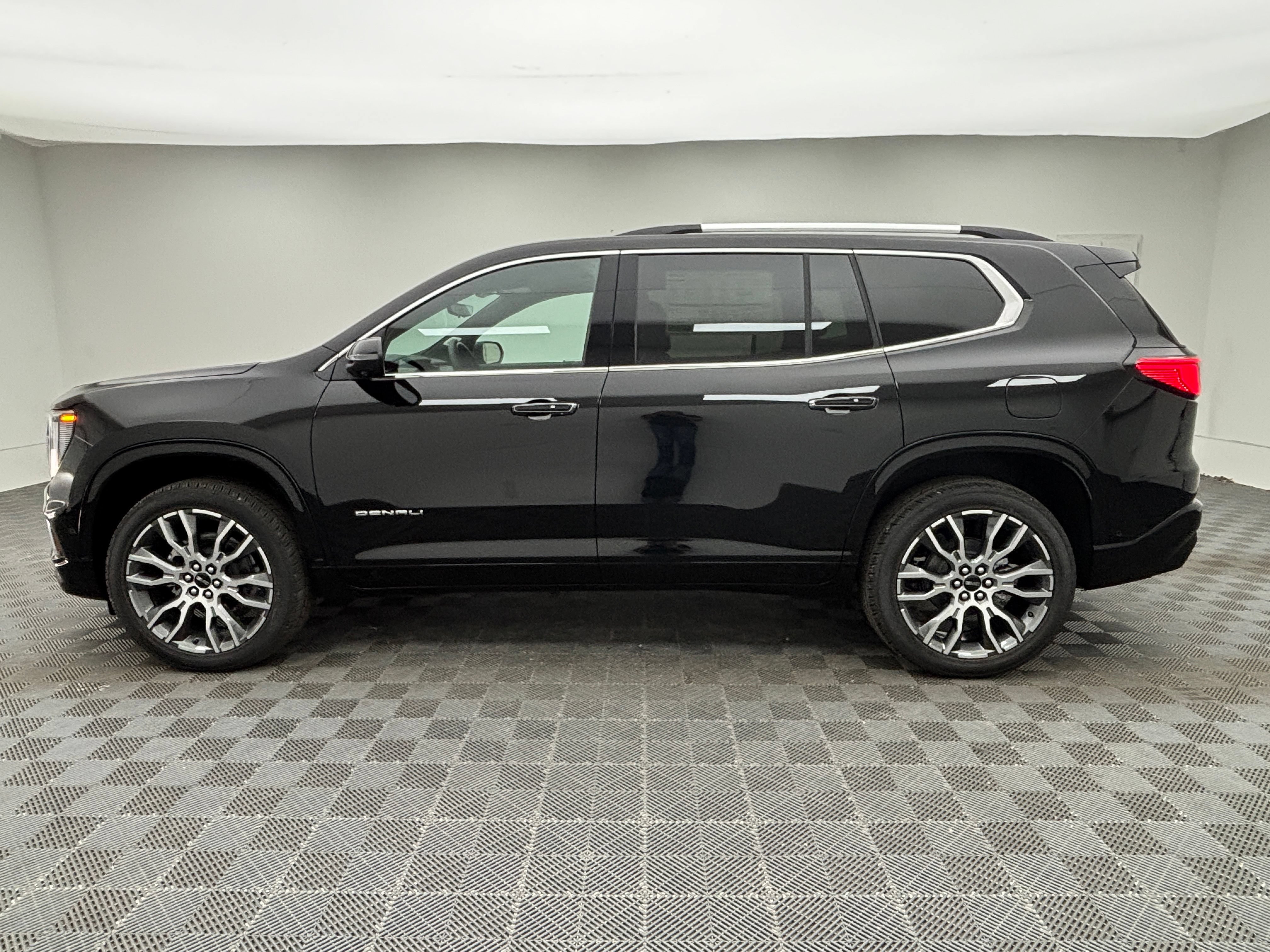 New 2026 GMC Acadia Denali Ultimate w/ LPO, Floor Liner Package AWD/4WD image 17