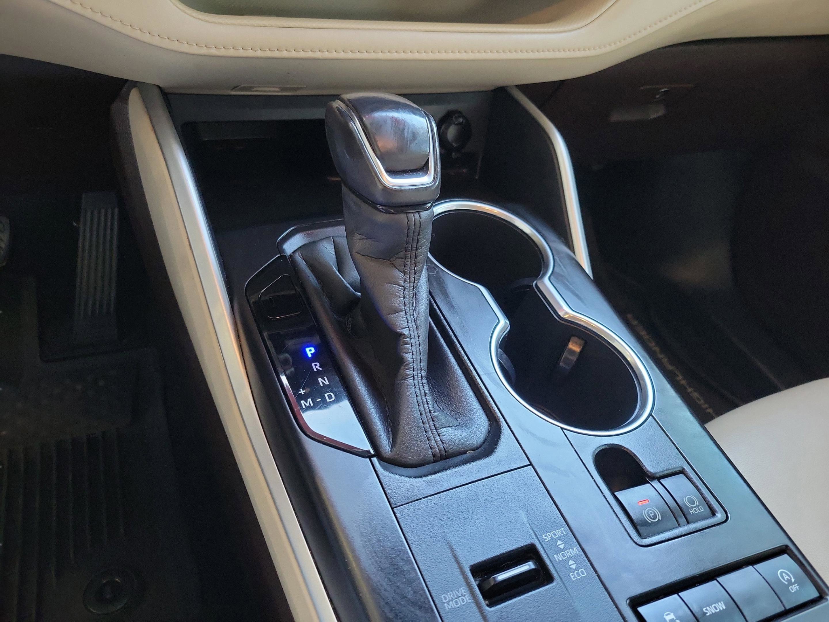 Used 2020 Toyota Highlander XLE image 19