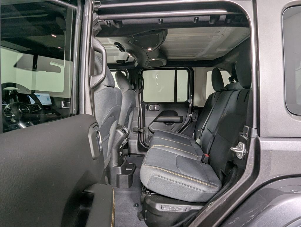 Used 2025 Jeep Wrangler Unlimited Sahara AWD/4WD image 23