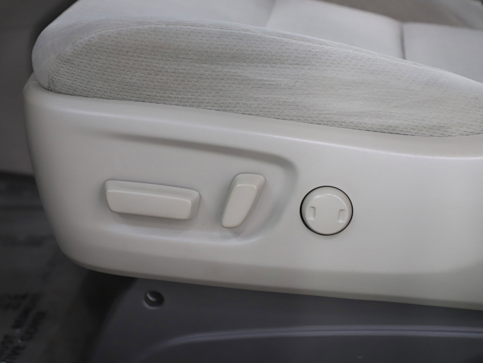 Used 2017 Toyota Sienna LE image 30