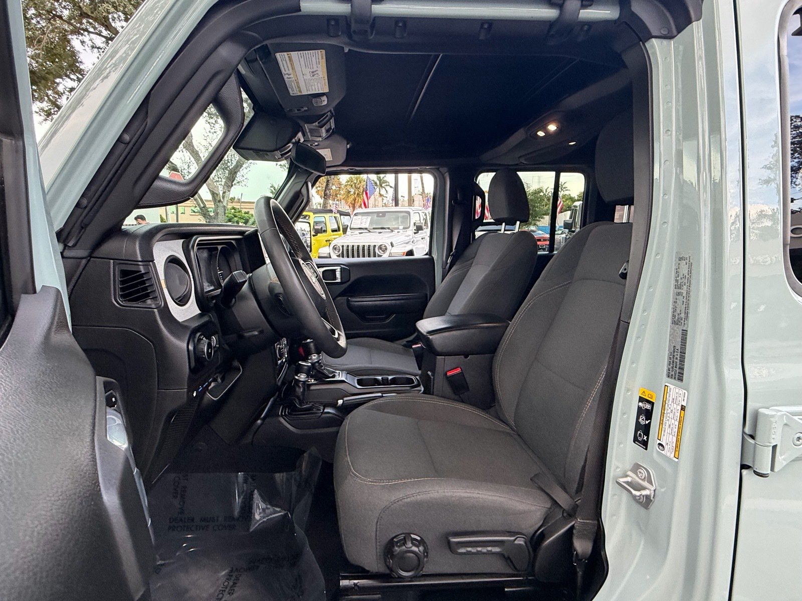 Used 2024 Jeep Wrangler Unlimited w/ Convenience Group AWD/4WD image 9