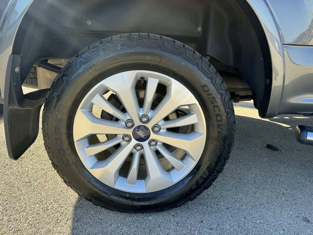 Used 2015 Ford F150 Lariat w/ Equipment Group 501A Mid image 13