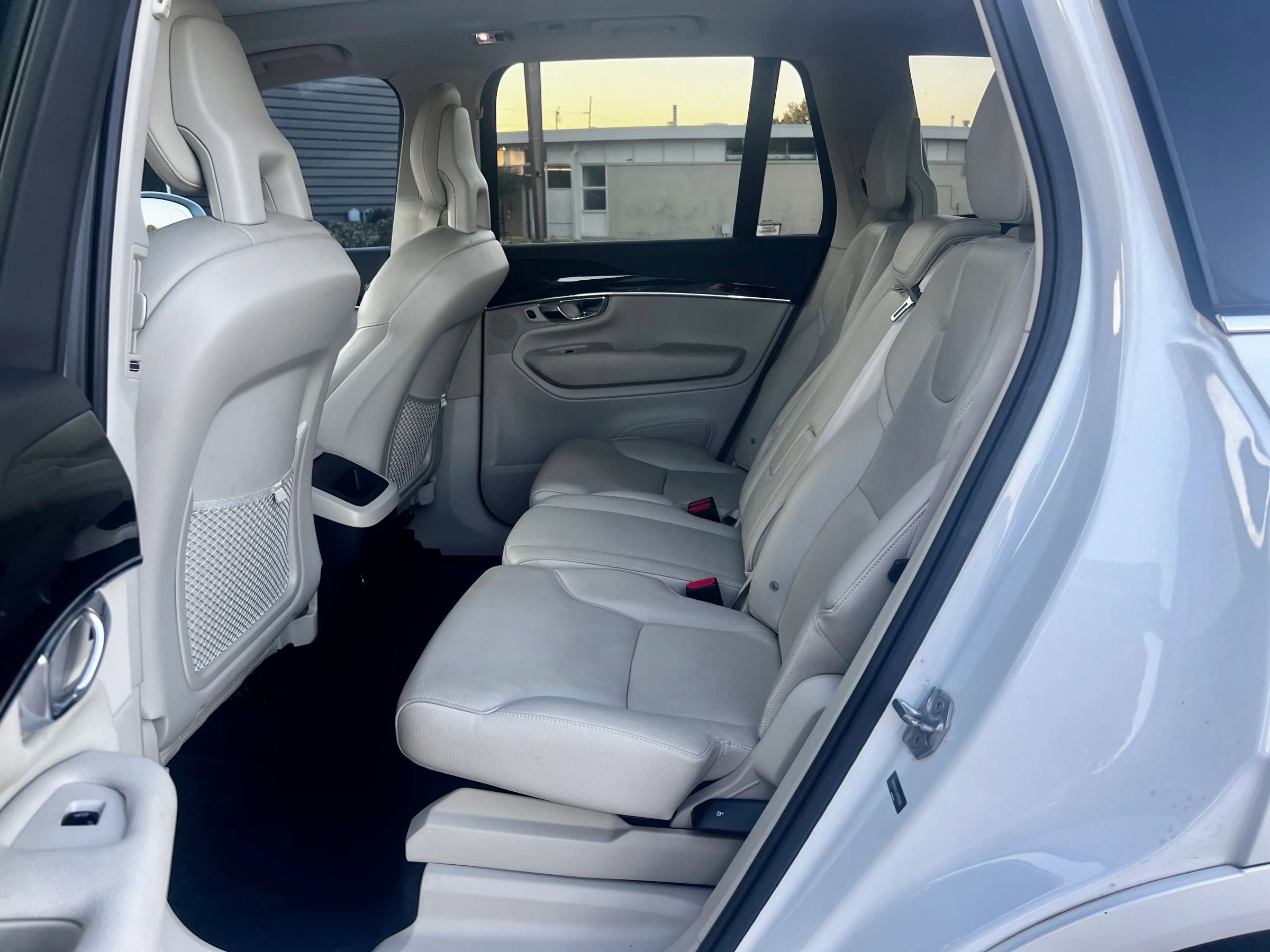 Used 2017 Volvo XC90 T5 Momentum w/ Vision Package image 8