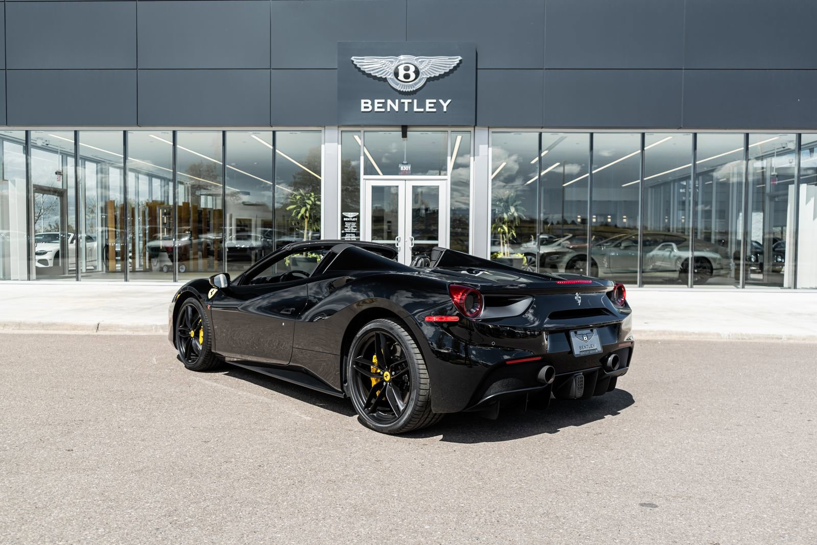 Used 2018 Ferrari 488 Spider RWD image 8