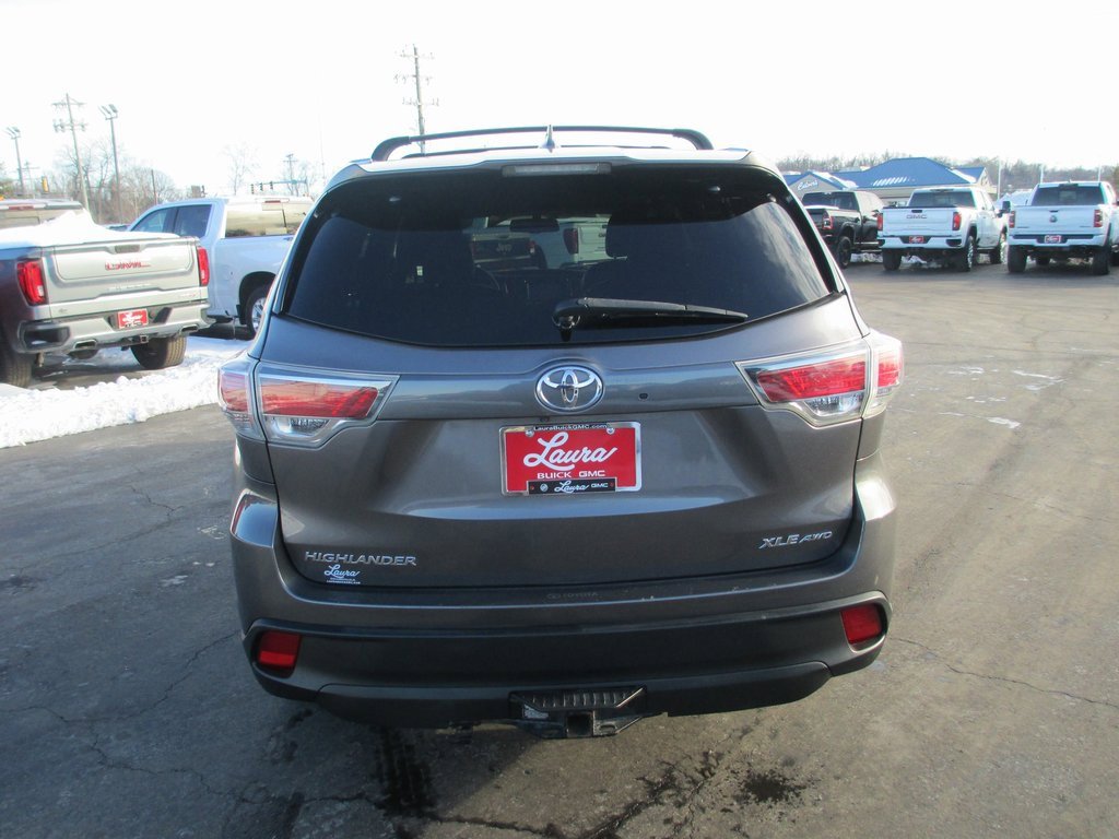 Used 2016 Toyota Highlander XLE image 4