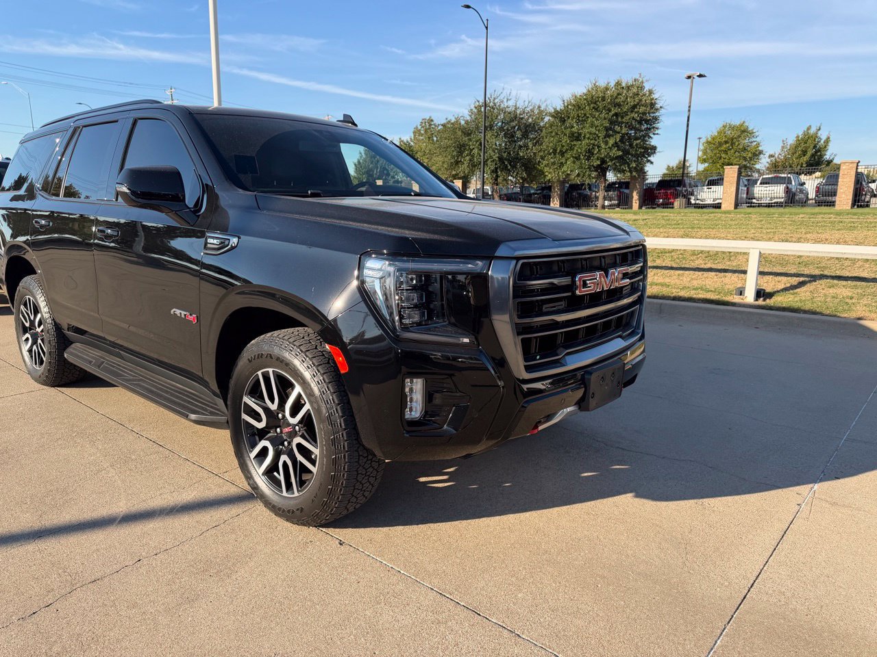 Used 2022 GMC Yukon AT4 AWD/4WD image 1