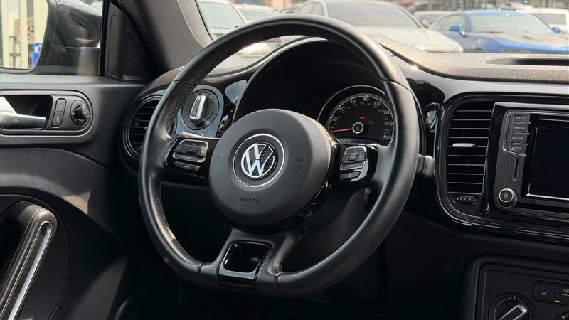 Used 2018 Volkswagen Beetle 2.0T FWD image 27