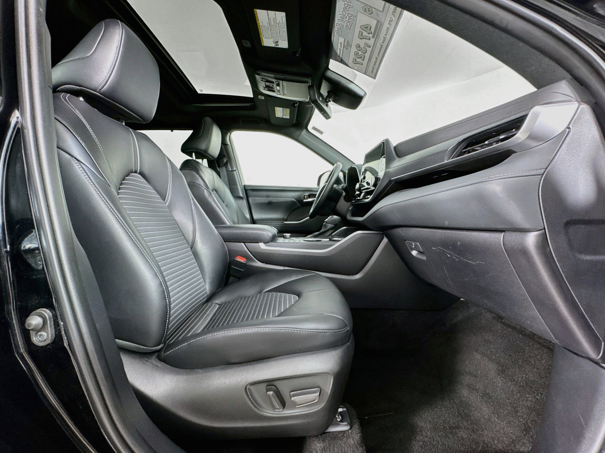 Certified 2025 Toyota Highlander XSE AWD/4WD image 29