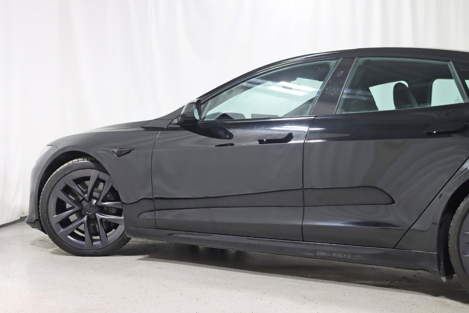 Used 2022 Tesla Model S Plaid image 11