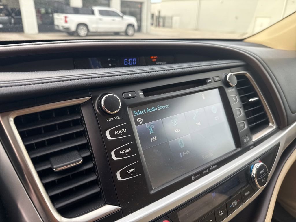 Used 2016 Toyota Highlander XLE AWD/4WD image 16