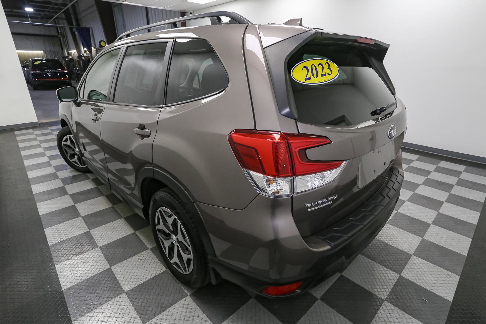 Used 2023 Subaru Forester Premium AWD/4WD image 10