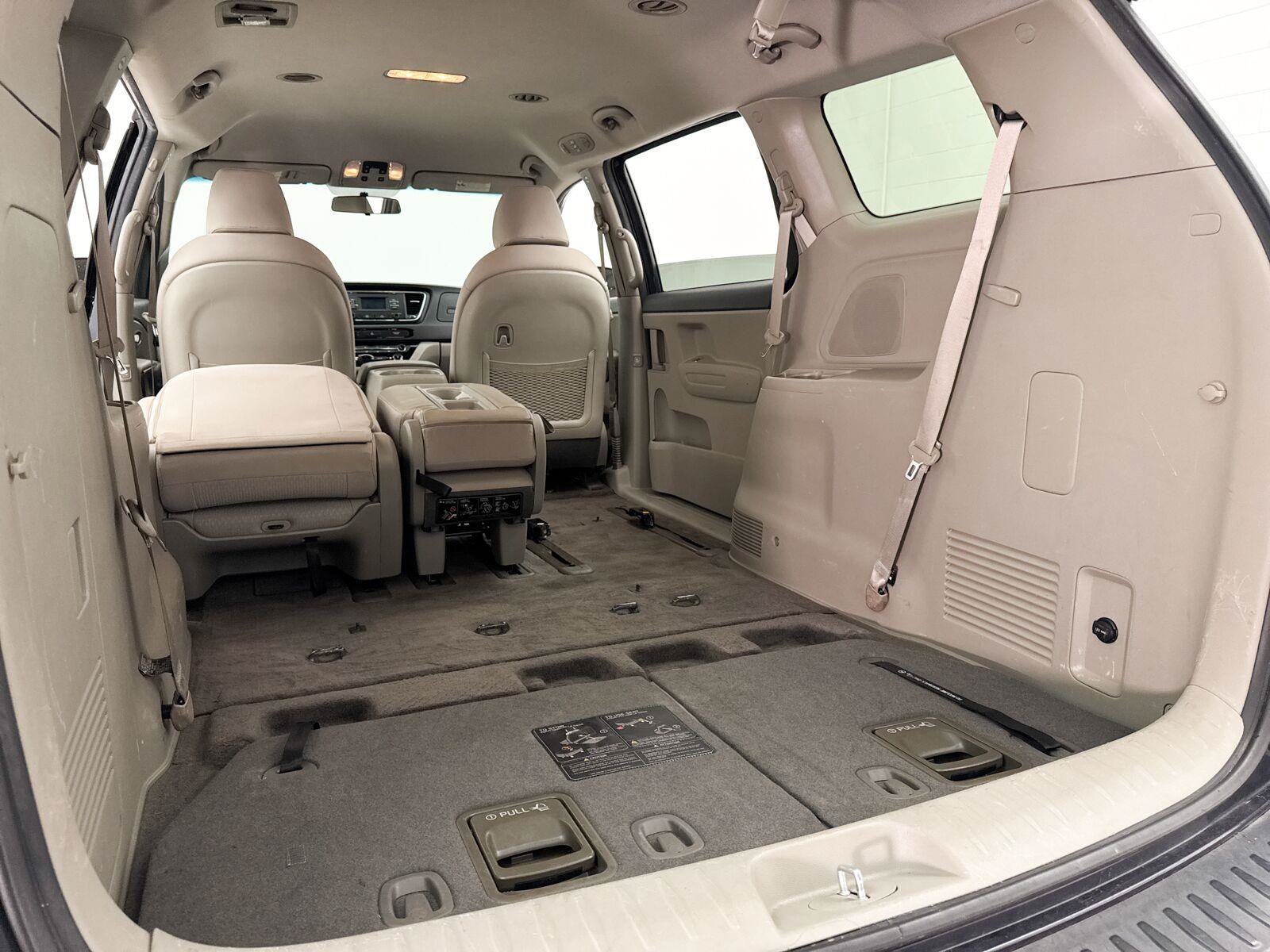 Used 2017 Kia Sedona LX FWD image 21