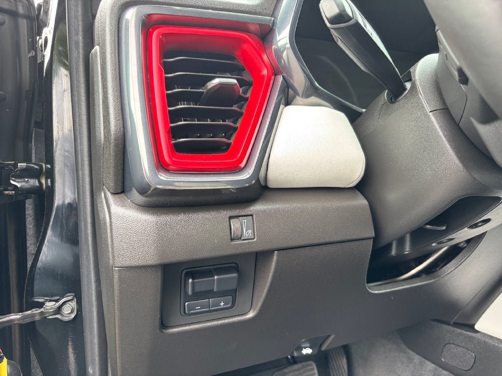 Used 2024 GMC Canyon AT4X AWD/4WD image 20