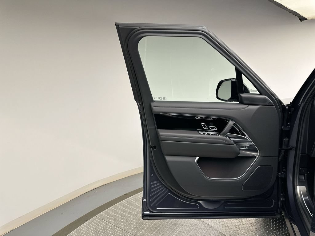 New 2026 Land Rover Range Rover SE AWD/4WD image 9