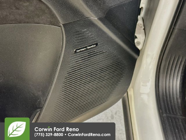 Used 2015 Dodge Challenger SRT w/ Technology Group RWD image 22