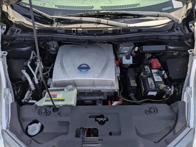 Used 2014 Nissan Leaf SL w/ Premium Package FWD image 22