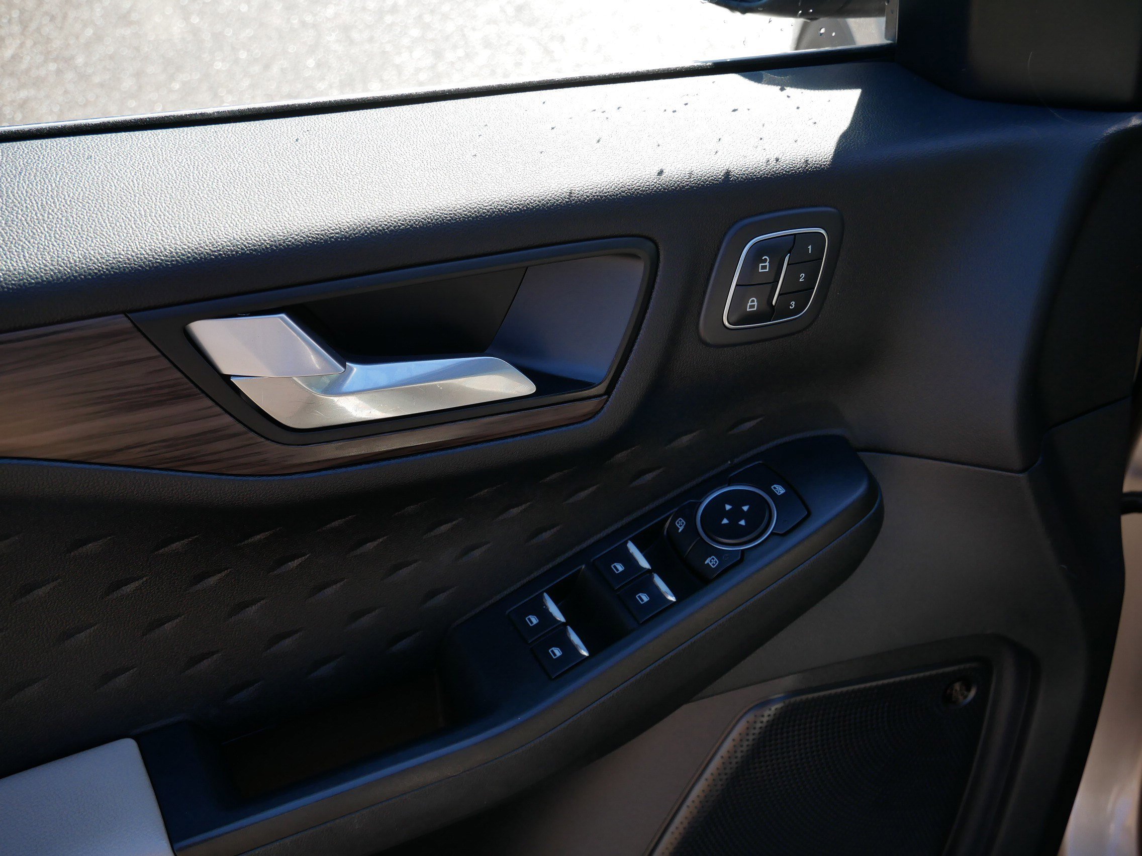 Used 2020 Ford Escape Titanium image 20