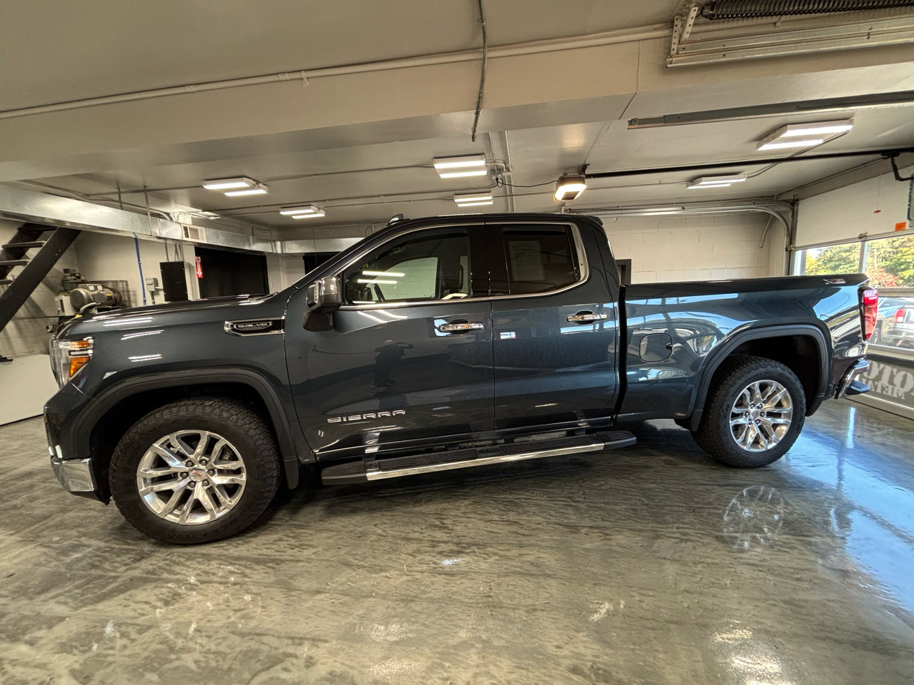 Used 2019 GMC Sierra 1500 SLT w/ SLT Premium Package image 8