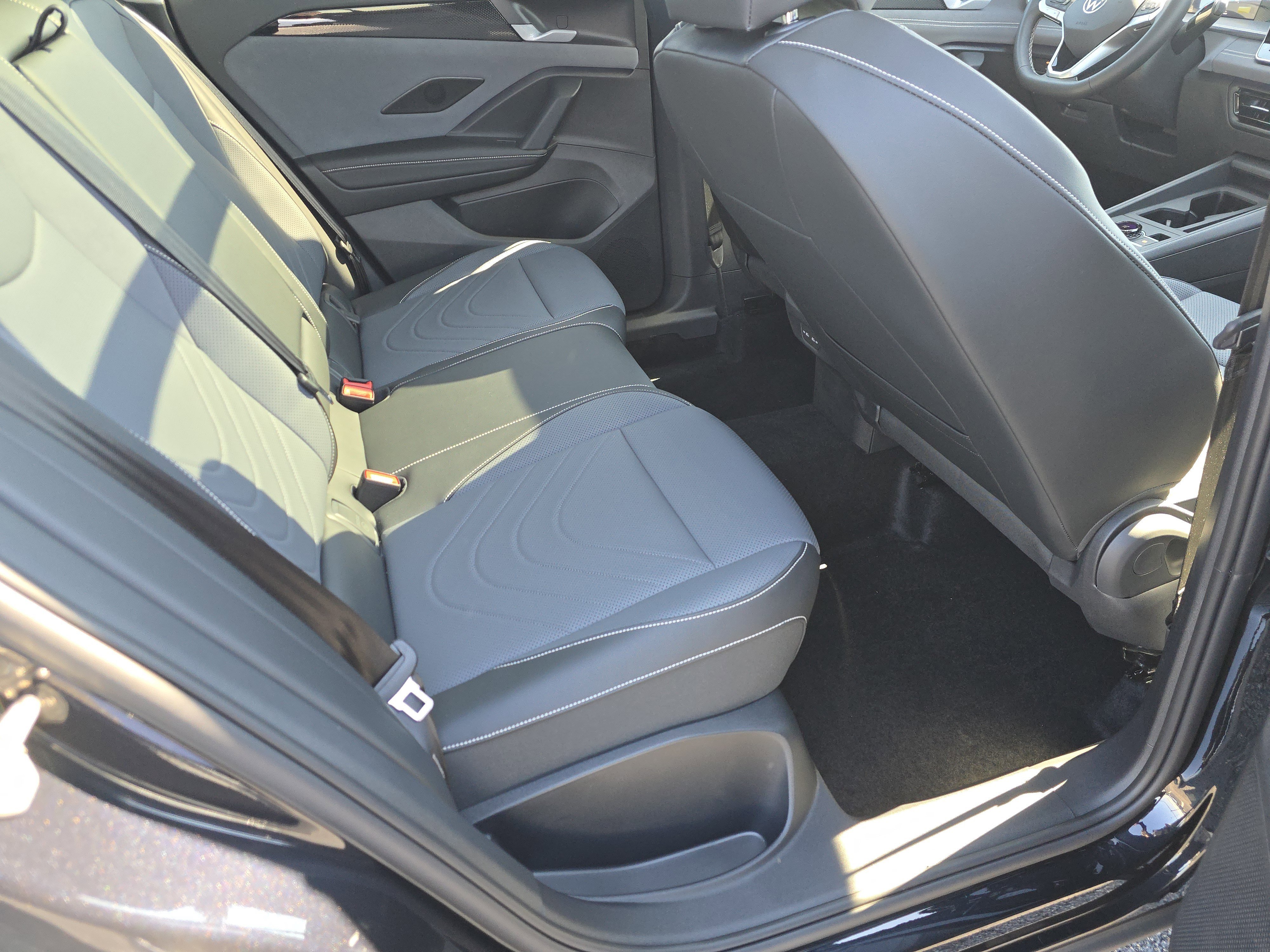 New 2026 Volkswagen Tiguan SE FWD image 17